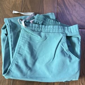 Hydrogreen Yola - Tall Skinny Scrub Pants
XL - Hydrogreen - Tall
